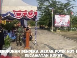 Kapolsek Rupat Iptu. Siswoyo, SH Pimpin Upacara Penurunan Bendera Peringati HUT RI ke-78.